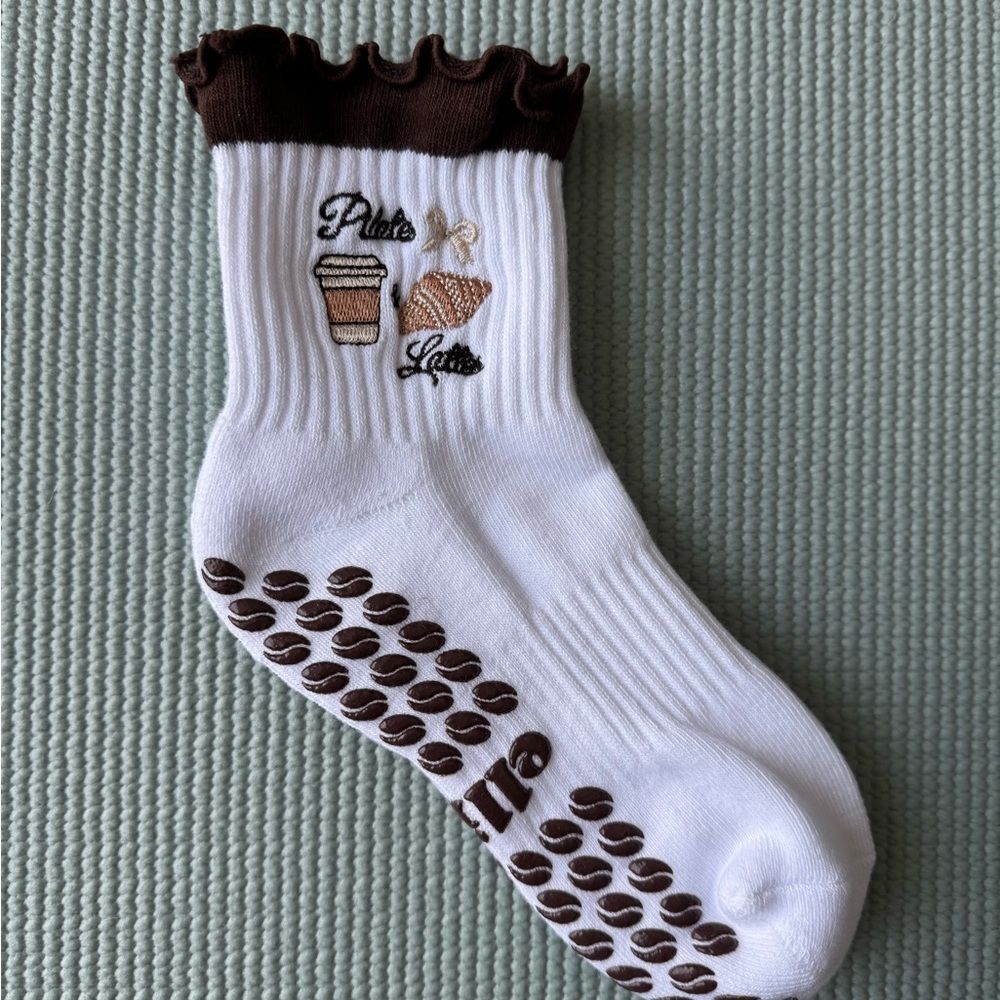 Elliosa Grip Socks NEW Pilates & Lattes